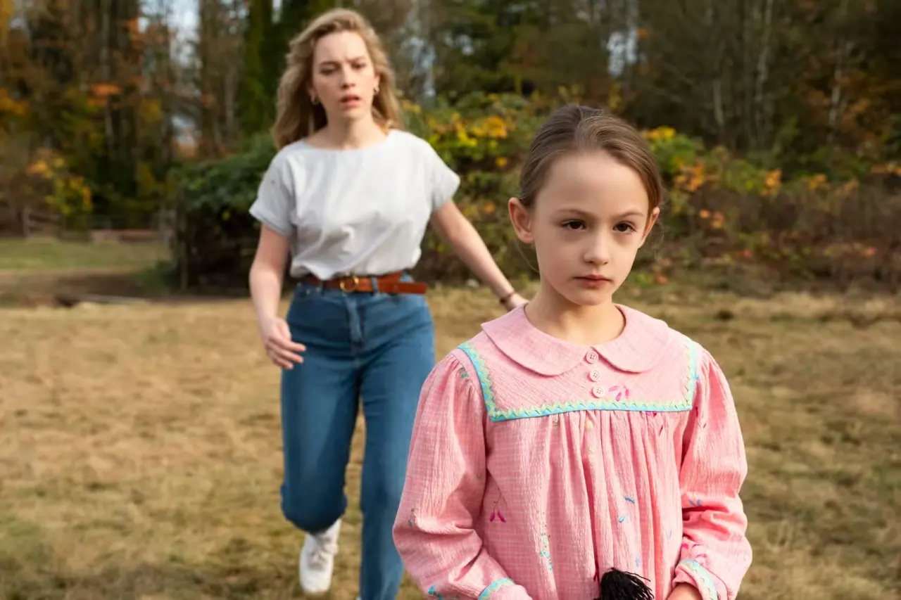 Dani and Flora walk up to the lake in Haunting of Bly Manor